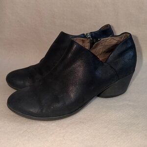 Dansko Black Suede Ankle Booties Women’s Size 9